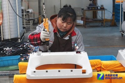 謹(jǐn)小慎微，波輪機(jī)蓋安裝不馬虎——帝度BCD-603WD冰箱專業(yè)安裝體驗(yàn)